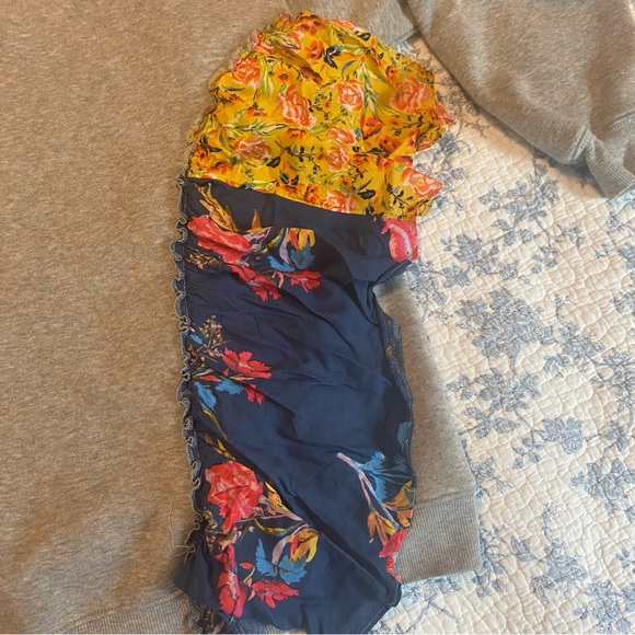 Free People She’s Just So Cute Oversized Floral Ruffle Sweatshirt Size Small - Picture 4 of 11